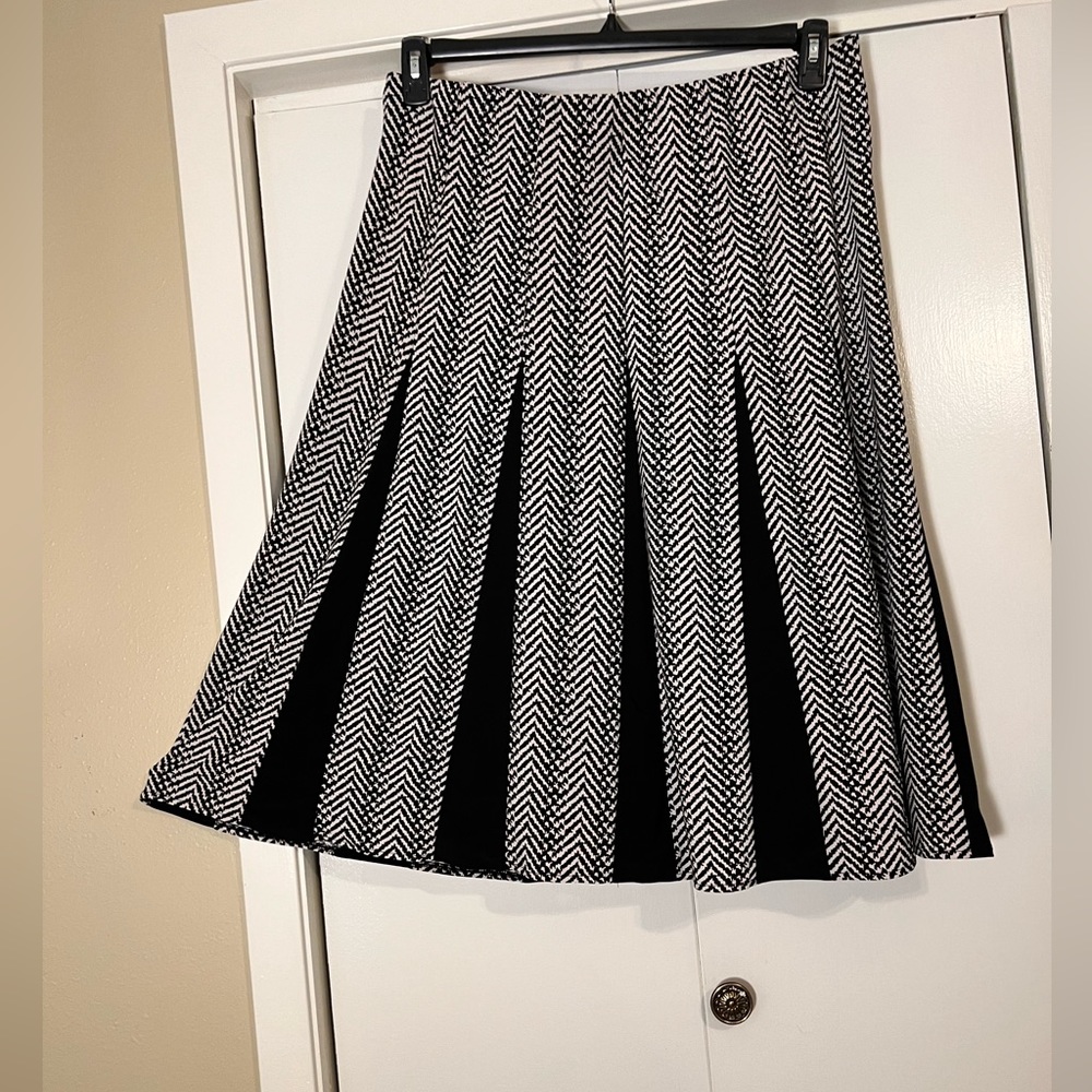 Roz & Ali Black and White Chevron Midi Skirt